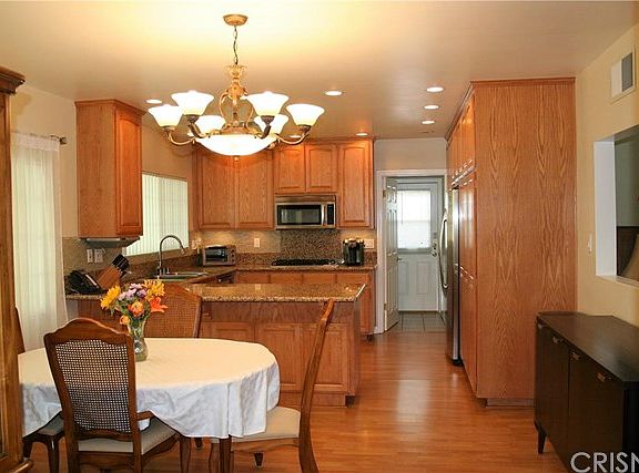3rd image of 8201 Woodlake Ave
