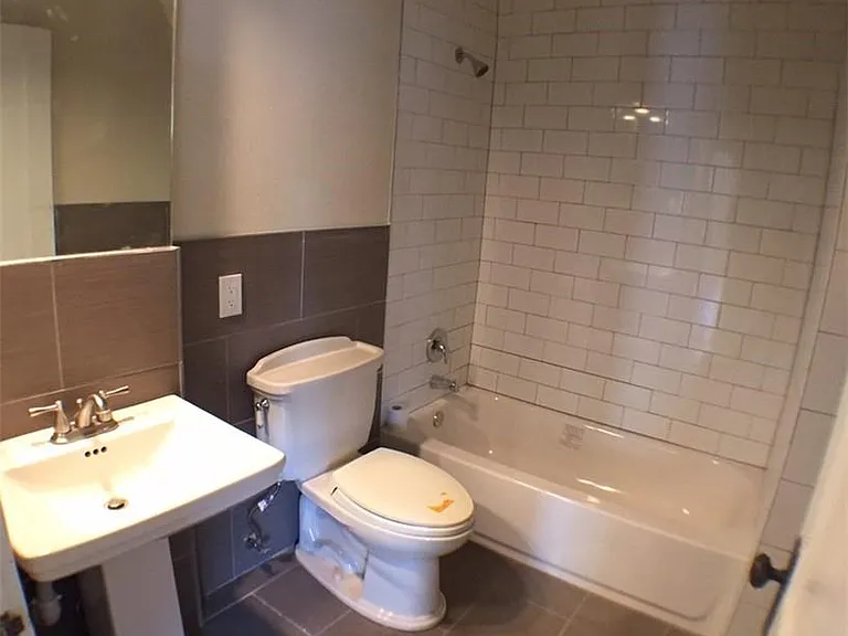 2904 West Ave — Photo 3