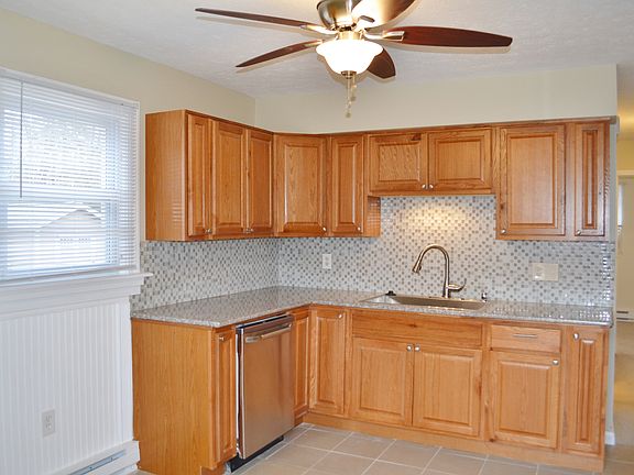 Bright & cheery kitchen!
