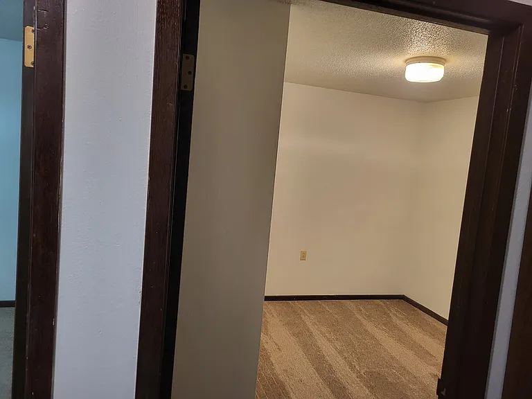 1102 W McPherson St #16 — Photo 7