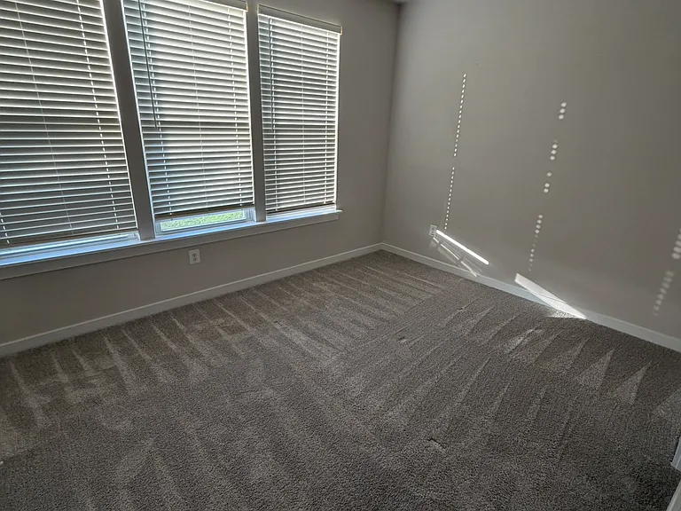 2560 Nicholson St — Photo 12