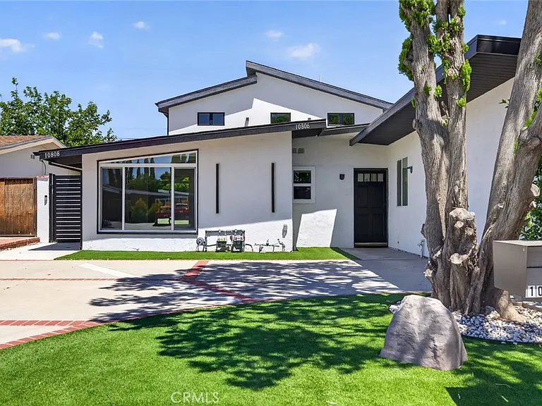 10806 Paso Robles Ave — Photo 1