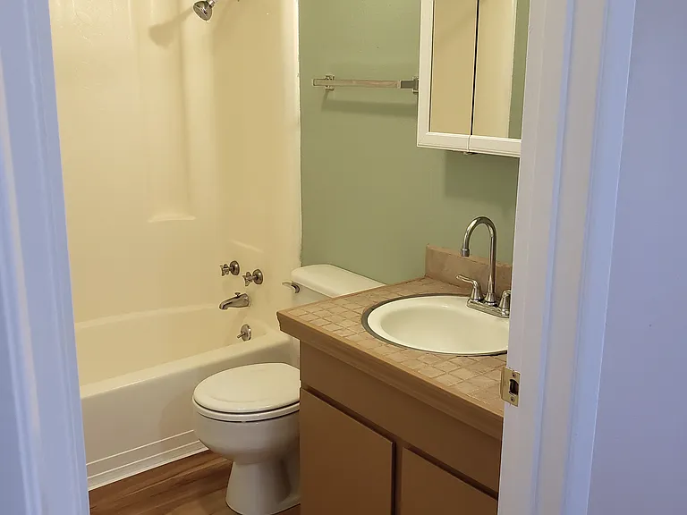Aspen Circle Apartments — Photo 23