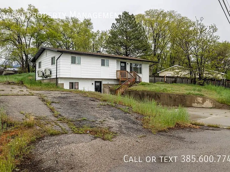 1641 Sandhill Rd — Photo 1