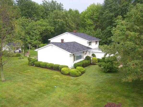 7316 Regal Dr, Conneaut, OH 44030