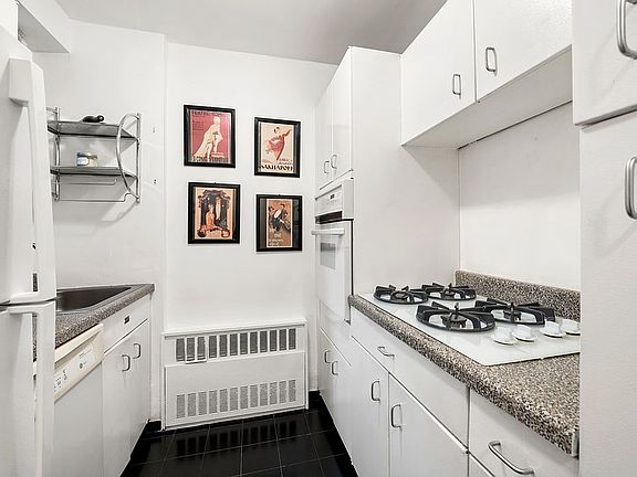 5th image of 123 E 75th St APT 6A