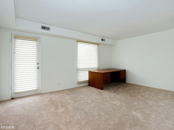 4th image of 3700 N Lakeshore Dr Unit 708