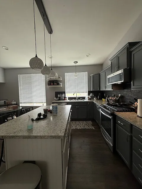 4 bed, 2.5 bath, 2258 sqft, $2,800 — Photo 4