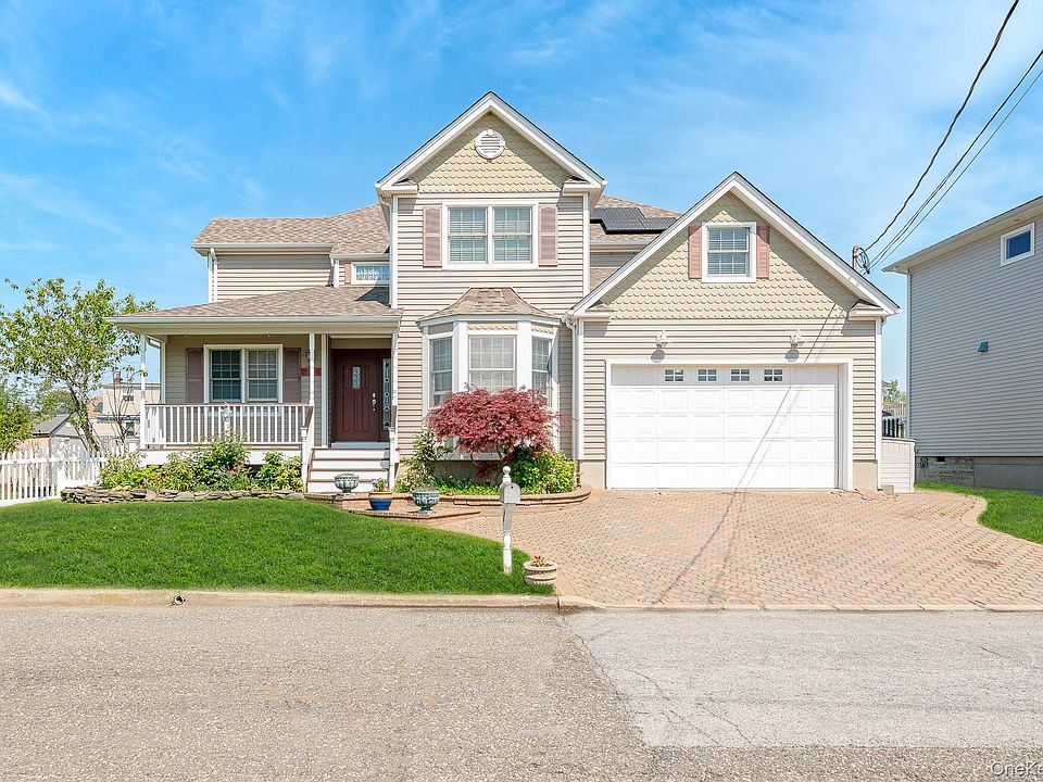 1st image of 2683 Peconic Avenue