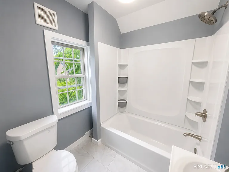 205B Laurel St — Photo 11
