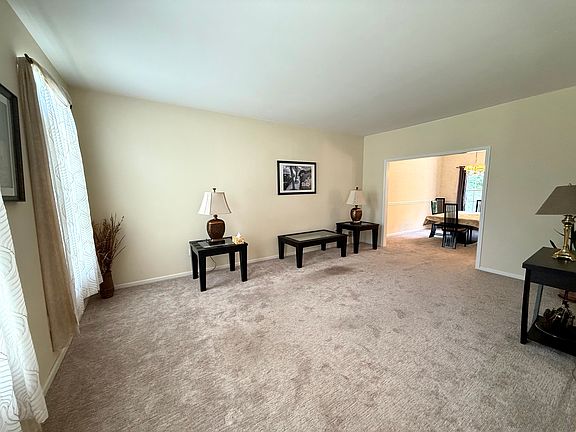2nd image of 16 Goldfinch Rd