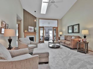 7572 Newbury Rd, Woodbury, MN 55125