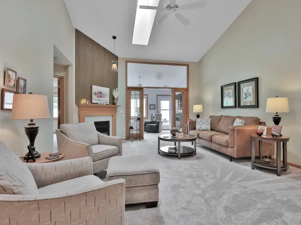 7572 Newbury Rd, Woodbury, MN 55125