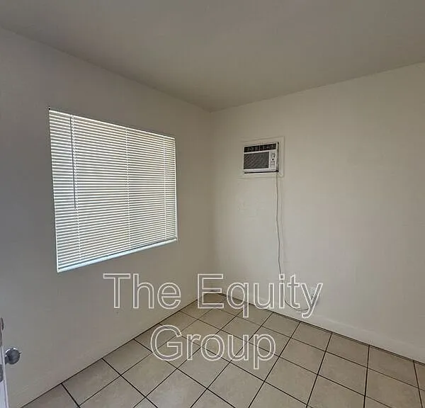 340 S Blackstone St #D — Photo 5