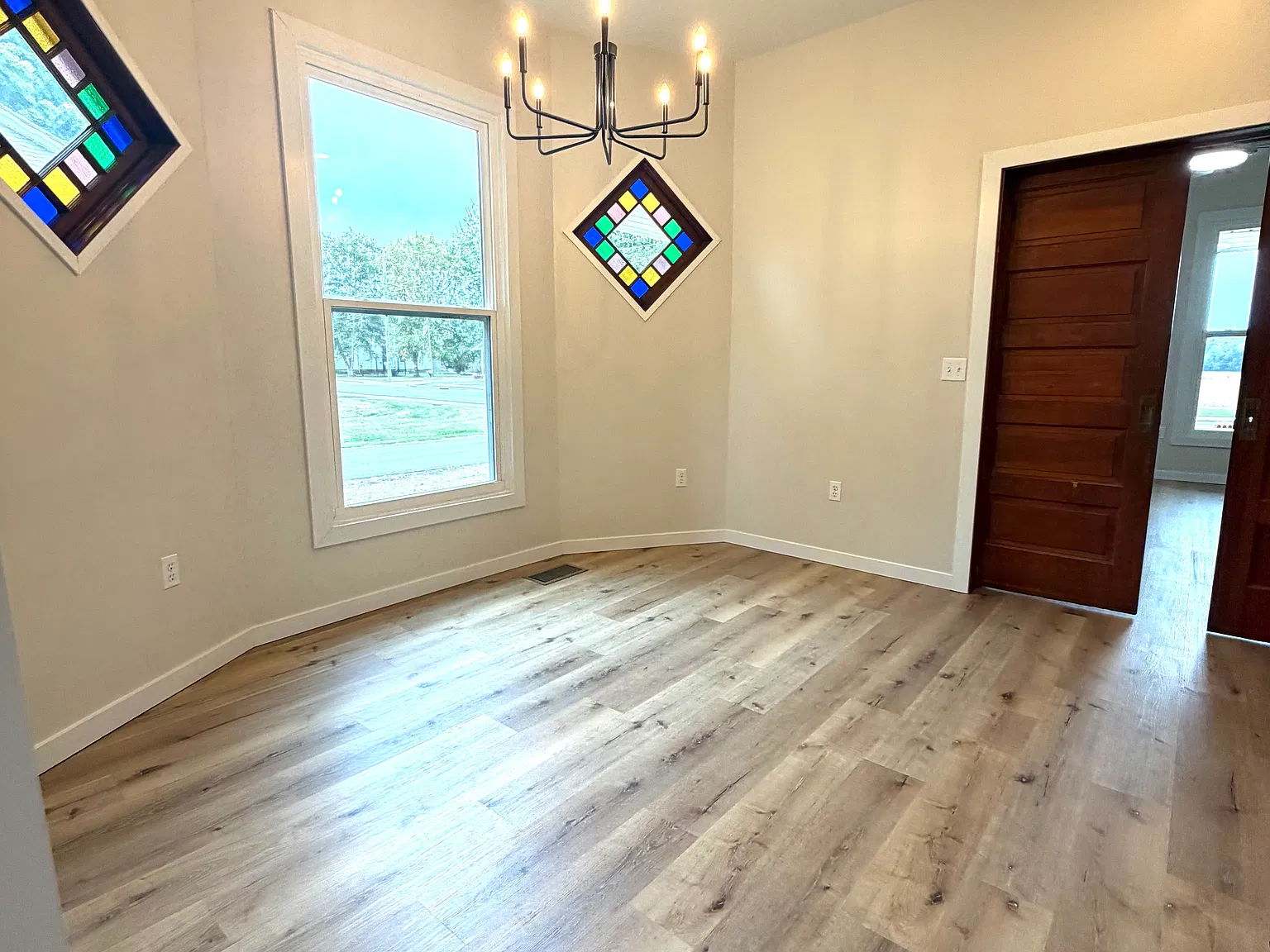 2 bed, 1327 sqft, $1,350 — Photo 4