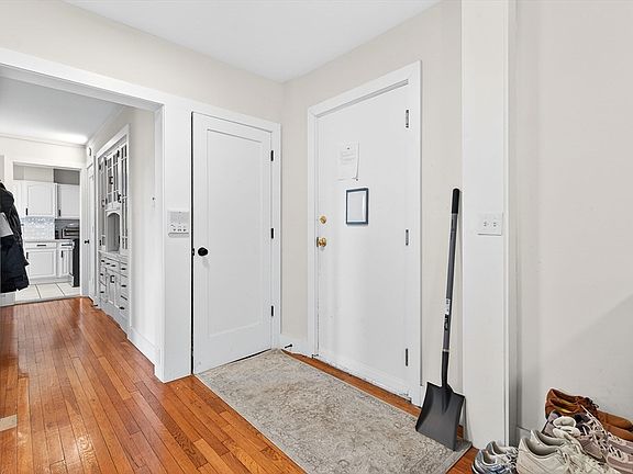 5th image of 448 Park Dr APT 1