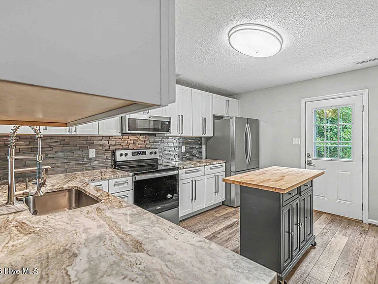103 Meadowbrook Ln — Photo 10