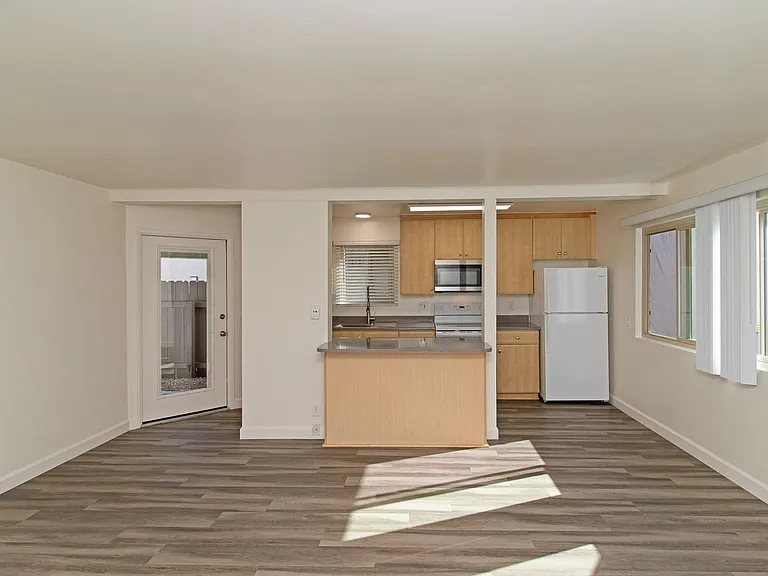 Adams Street Apartments — Photo 24