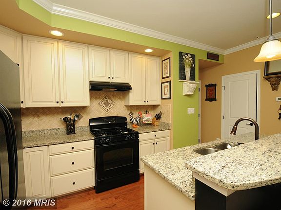 5th image of 24674 Hutchinson Farm Dr