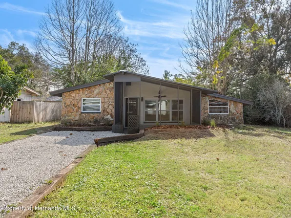 7100 Ashwood Dr, Port Richey, FL 34668