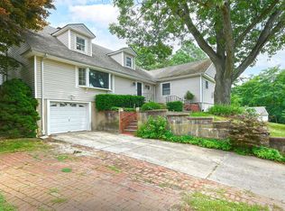1 Yale Pl, Dix Hills, NY 11746