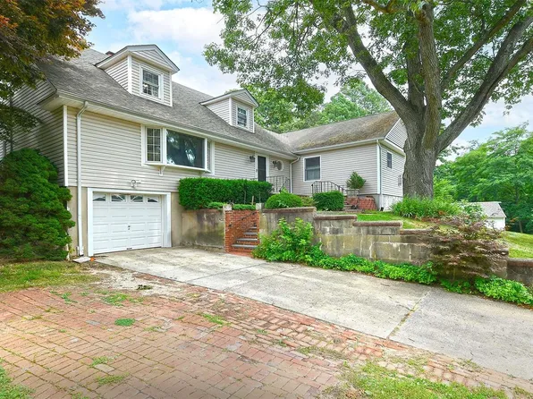 1 Yale Place, Dix Hills, NY 11746