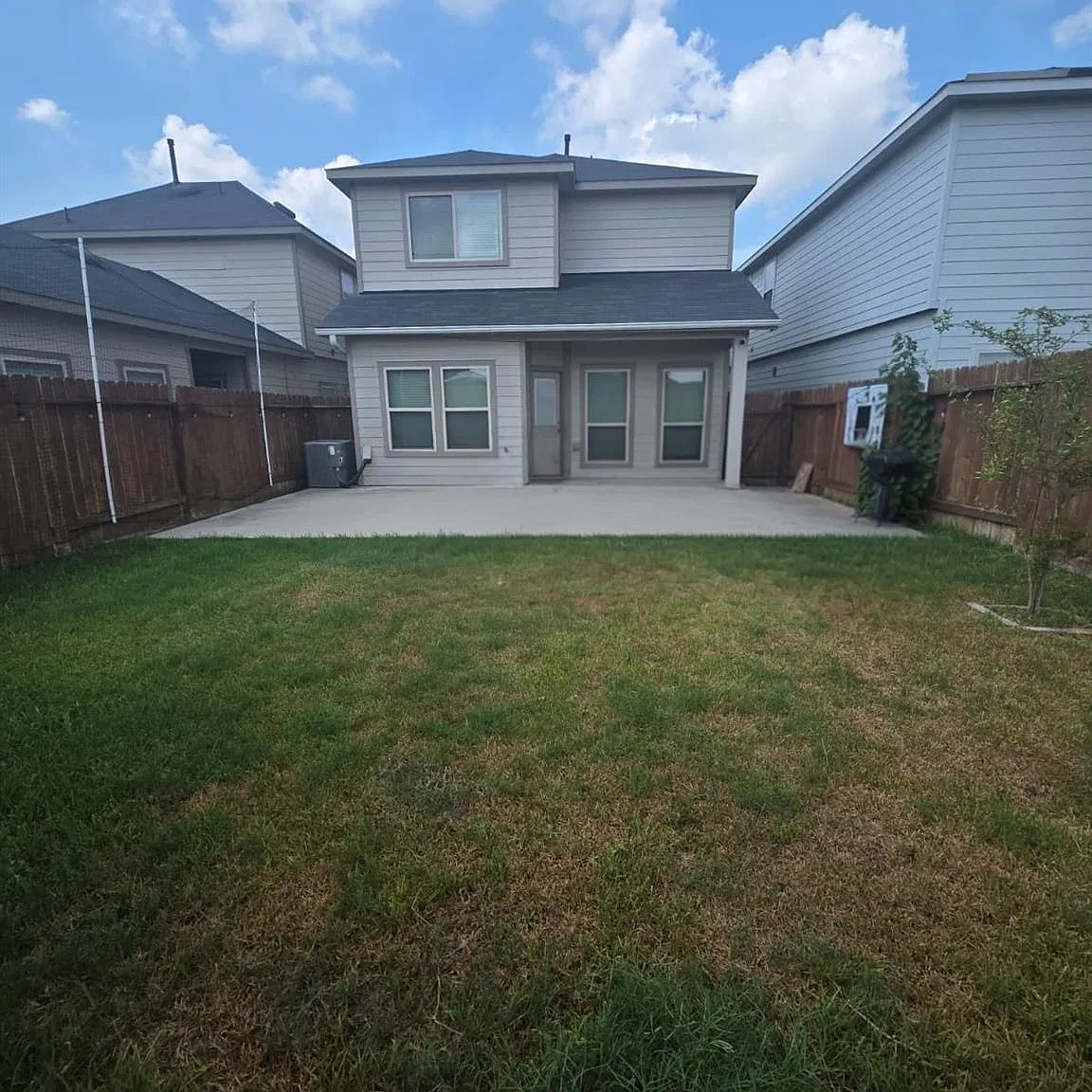 3 bed, 2.5 bath, 1725 sqft, $2,000 — Photo 2