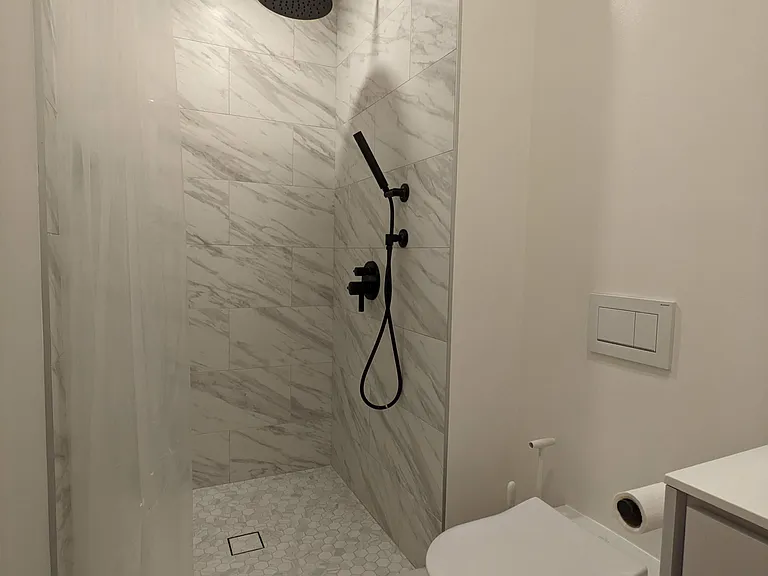 154 Tiffany Ave — Photo 5