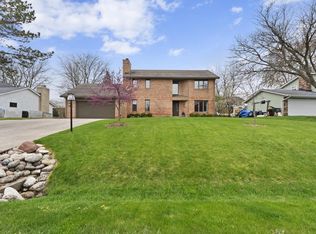 3625 S Oakdale Dr, New Berlin, WI 53151