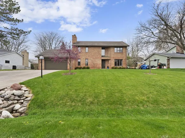 3625 South Oakdale DRIVE, New Berlin, WI 53151