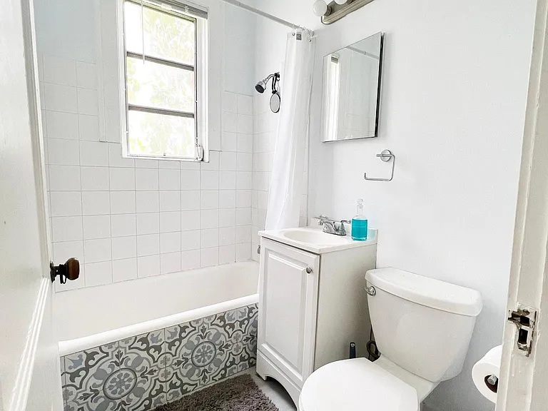 320 Mendoza Ave #6 — Photo 7