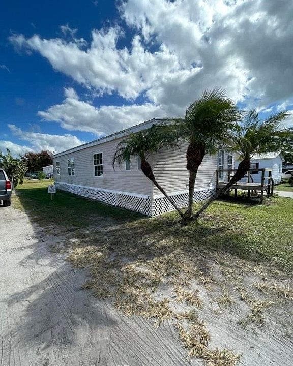 2nd image of 1101 Downing Cir