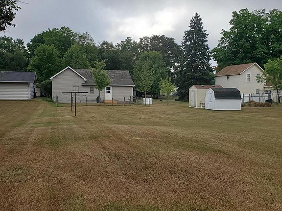 3rd image of 817 Sherman St