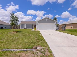 1049 SW McCracken Ave, Port Saint Lucie, FL 34953