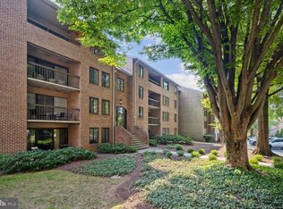 5817 Edson Ln APT 301, Rockville, MD 20852