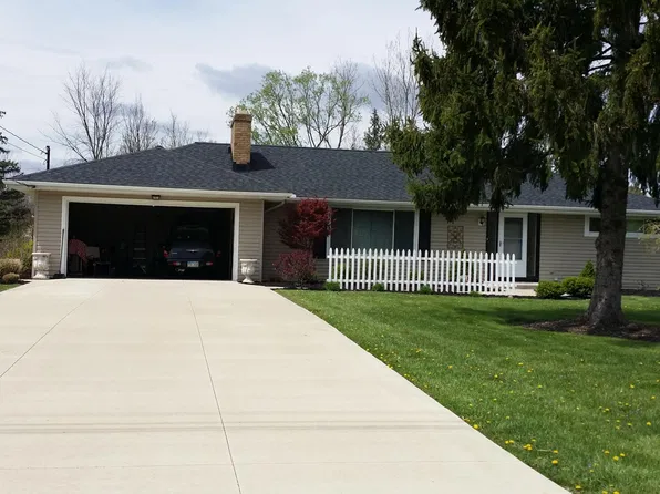 17288 Greenbrier Dr, Strongsville, OH 44136