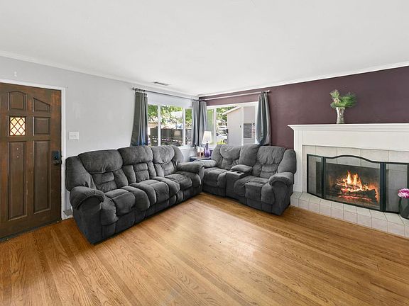5th image of 8213 Catalpa Dr
