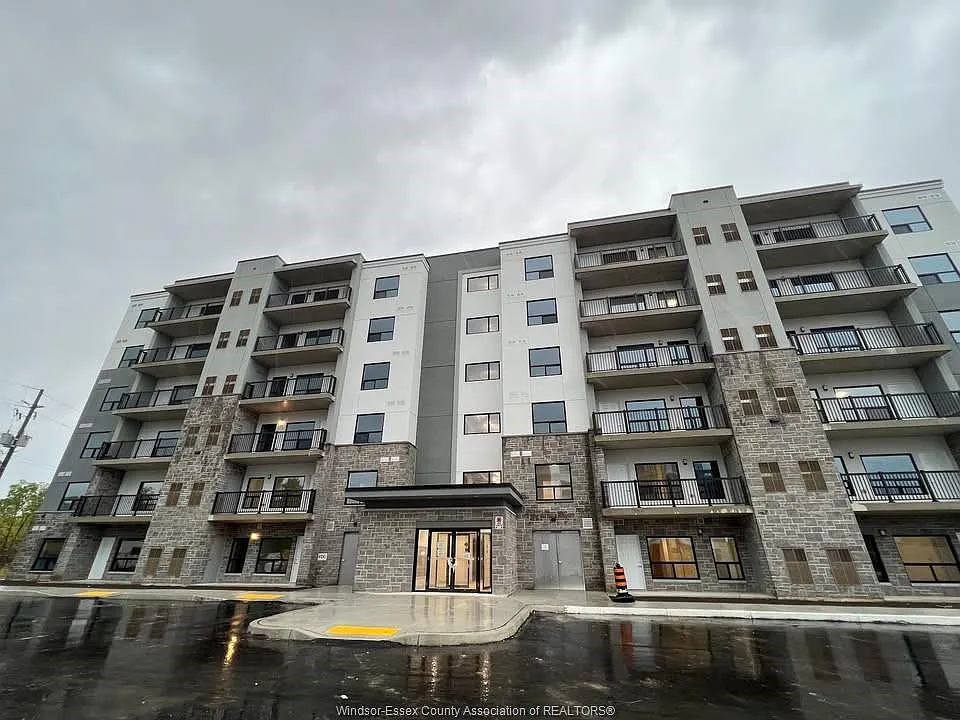 2 bed, 2.0 bath, 1095 sqft, $2,100 — Photo 1