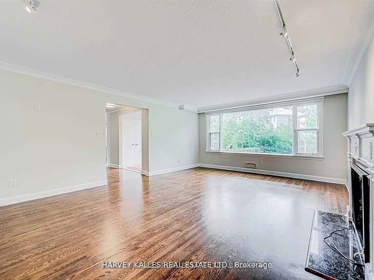 209 Lytton Blvd — Photo 3