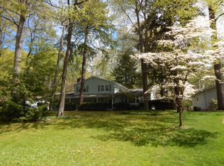 15 Pioneer Dr, Fairport, NY 14450