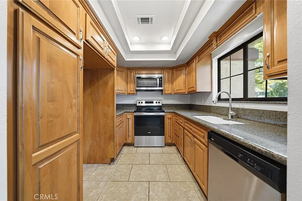 3 bed, 2.5 bath, 1118 sqft, $3,600 — Photo 4