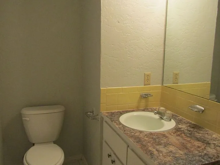 7008 NW Kingsbury Ave — Photo 12