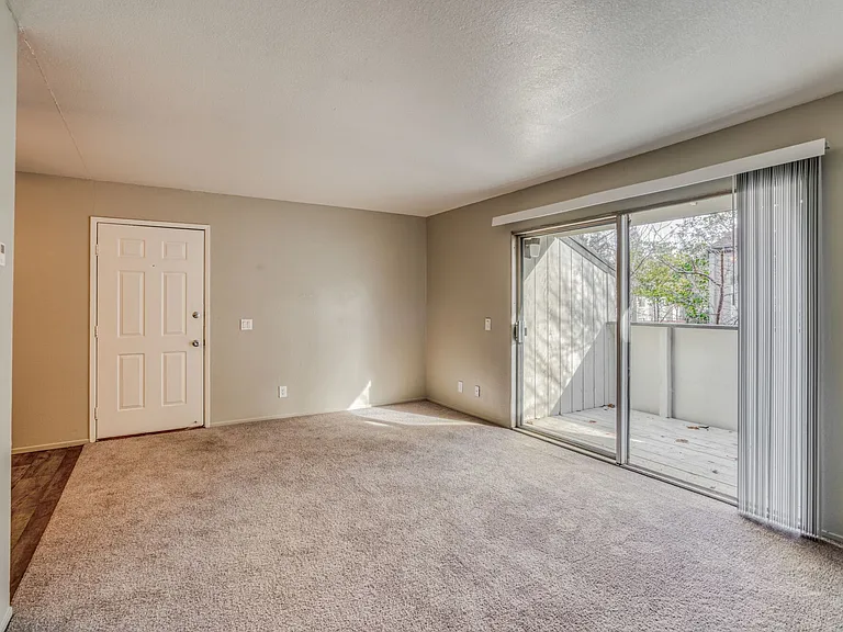 Kentwood Apartments — Photo 77