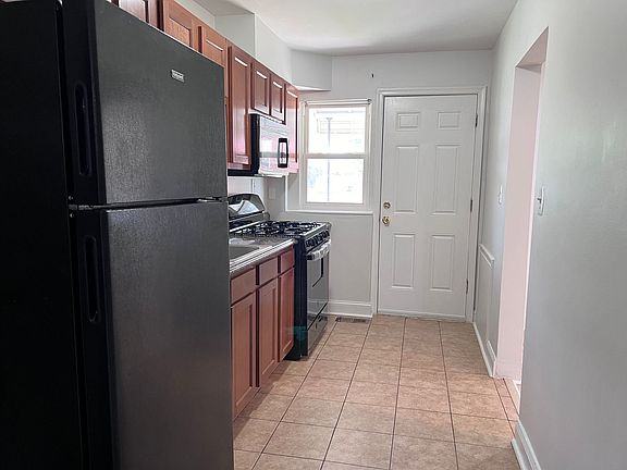 4th image of 905 Kevin Rd