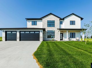 507 Mill Pond Rd, Rock Rapids, IA 51246