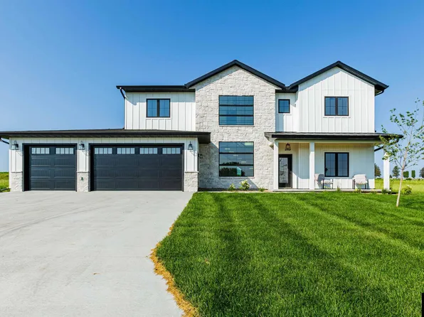 507 Mill Pond Rd, Rock Rapids, IA 51246