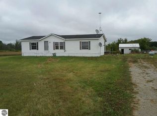 1241 S Mount Hope Rd, Crystal, MI 48818