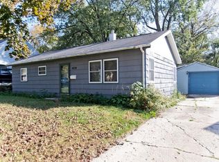 409 40th St NE, Cedar Rapids, IA 52402