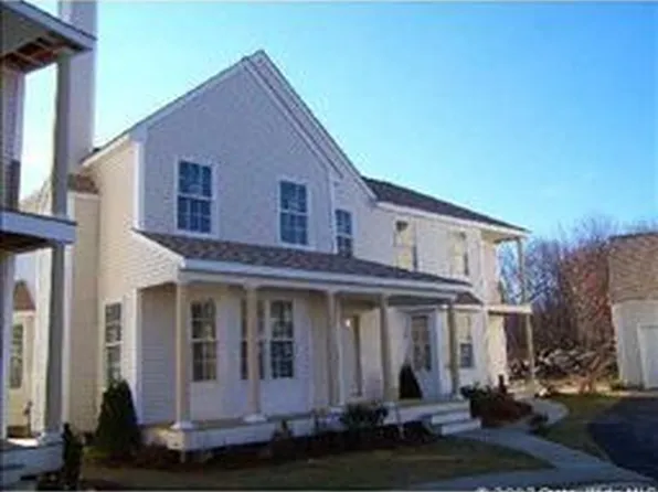 162 Boylston Dr, Cranston, RI 02921