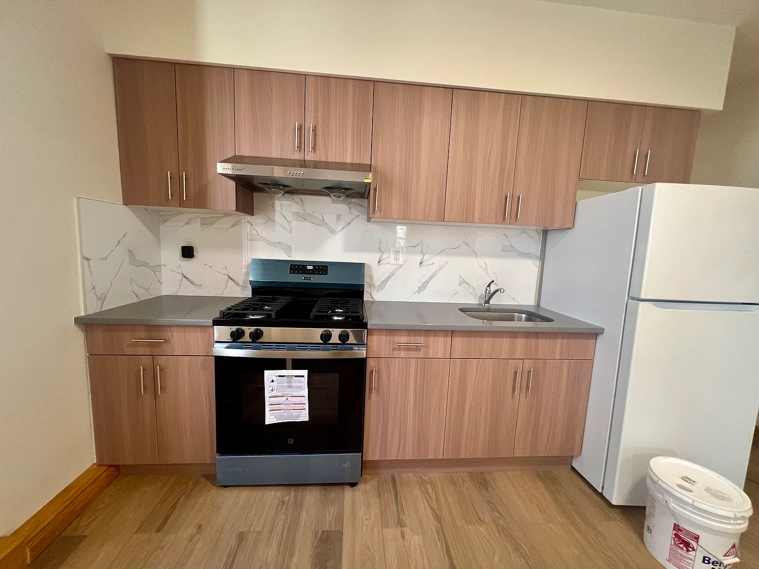 3 bed, 1050 sqft, $3,200 — Photo 4